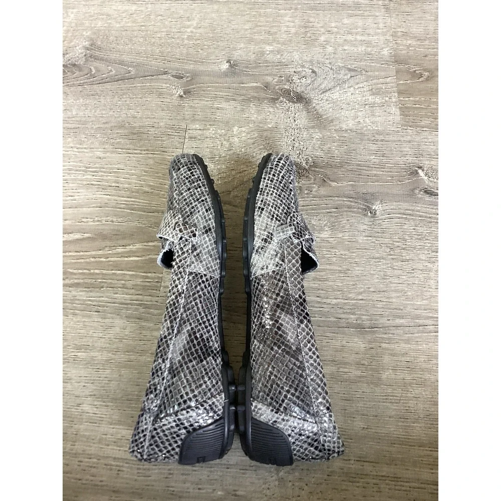 Rockport Slip On Loafers Womens Size 7.5 M Snakeskin Gray Shoes K58563